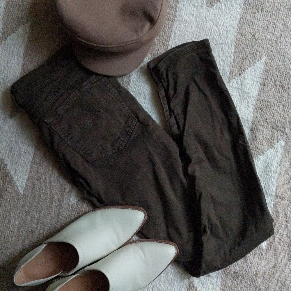 GAP Olive Jeans 🫒 size 2 / 26 ✌️